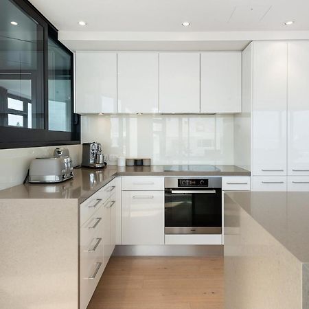 Superb Elevated Views Of Harbour With Heated Pool, Gym & Parking Mount Maunganui Exterior foto