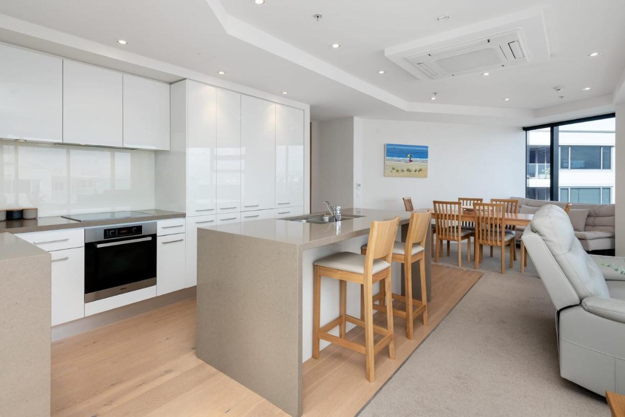 Superb Elevated Views Of Harbour With Heated Pool, Gym & Parking Mount Maunganui Exterior foto