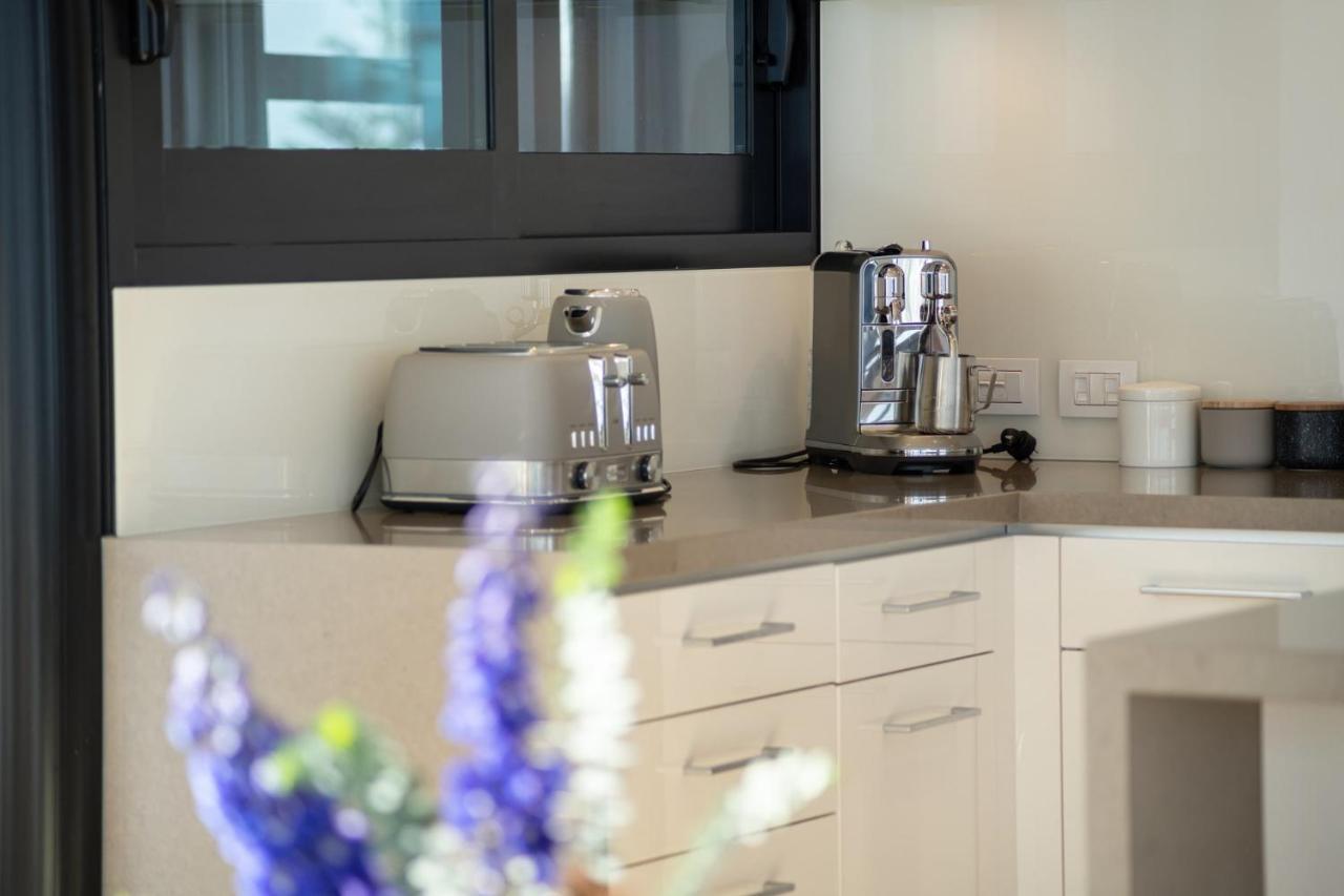Superb Elevated Views Of Harbour With Heated Pool, Gym & Parking Mount Maunganui Exterior foto