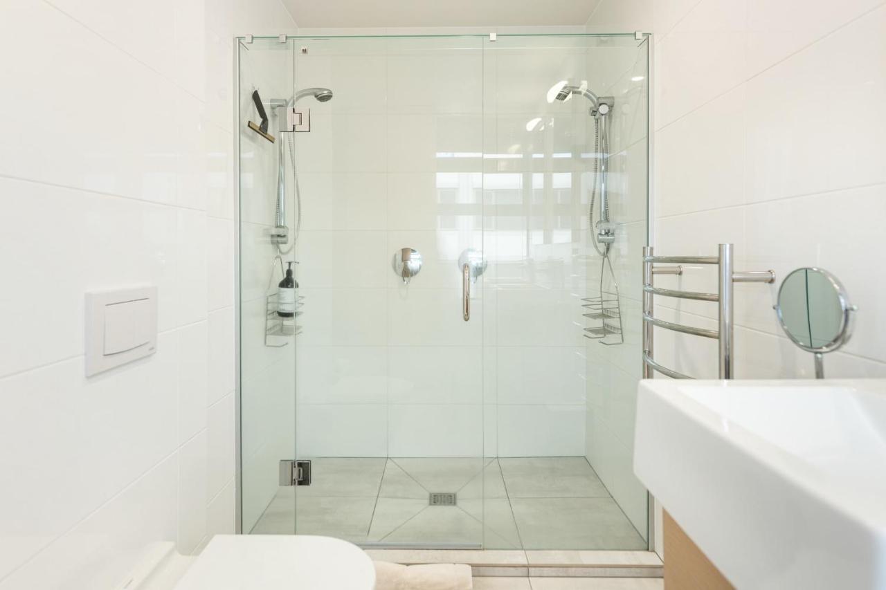 Superb Elevated Views Of Harbour With Heated Pool, Gym & Parking Mount Maunganui Exterior foto