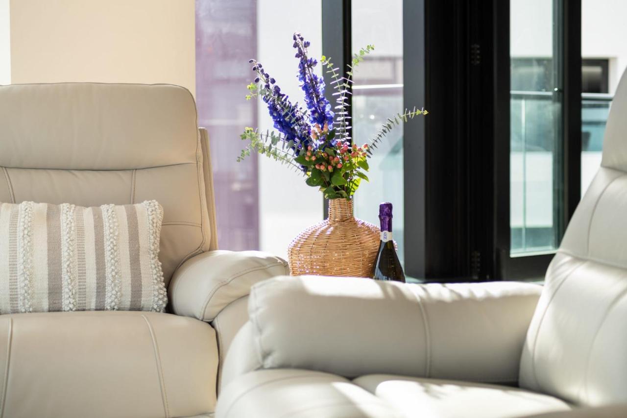Superb Elevated Views Of Harbour With Heated Pool, Gym & Parking Mount Maunganui Exterior foto