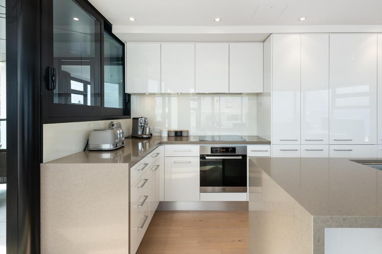 Superb Elevated Views Of Harbour With Heated Pool, Gym & Parking Mount Maunganui Exterior foto