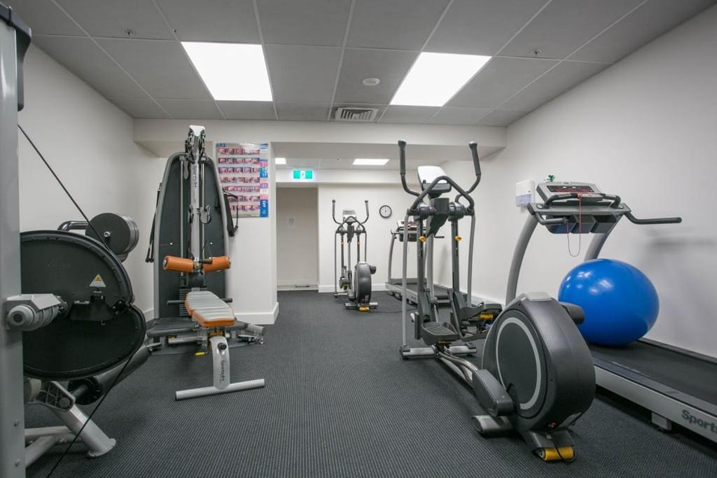 Superb Elevated Views Of Harbour With Heated Pool, Gym & Parking Mount Maunganui Exterior foto