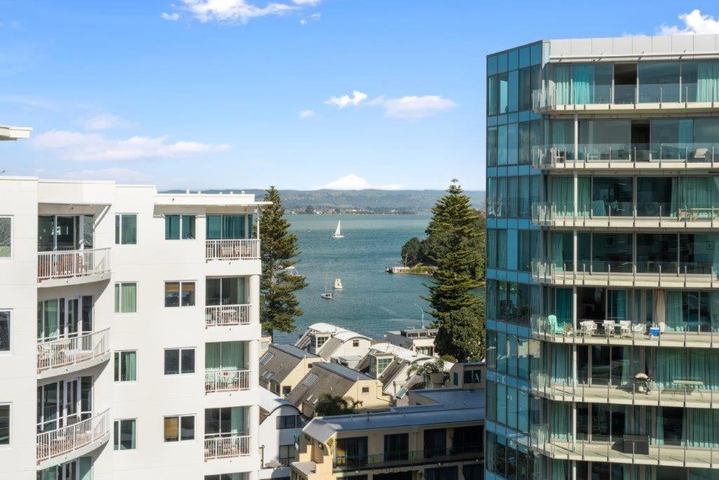 Superb Elevated Views Of Harbour With Heated Pool, Gym & Parking Mount Maunganui Exterior foto